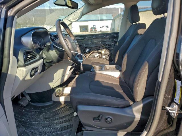 Chrysler Pacifica Touring Image 3