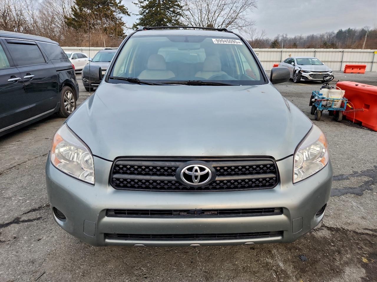 Toyota RAV4 Image 5