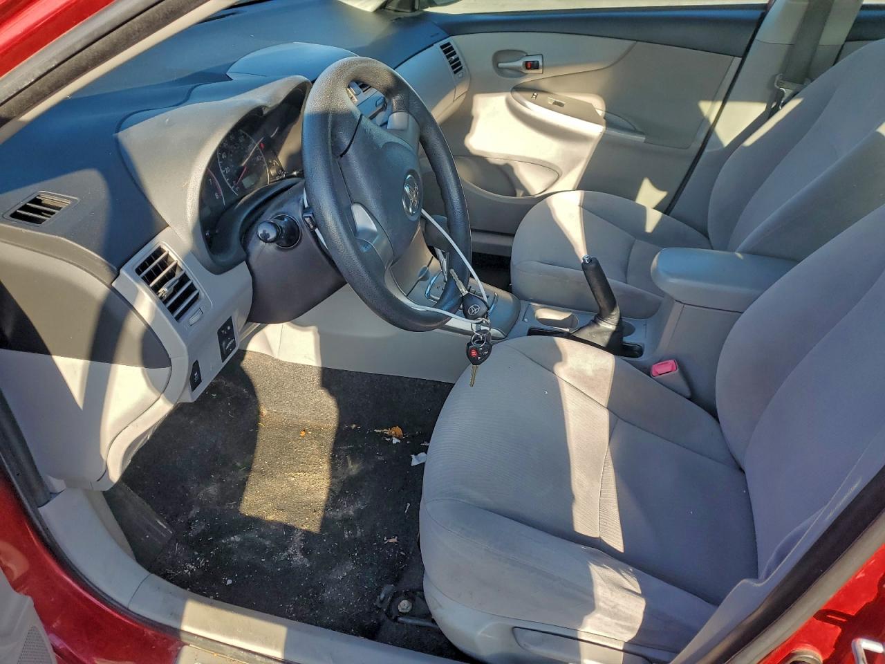 Toyota Corolla Base Image 7