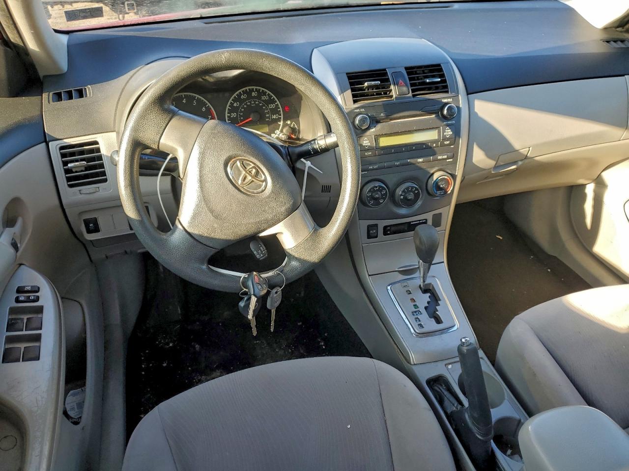 Toyota Corolla Base Image 8