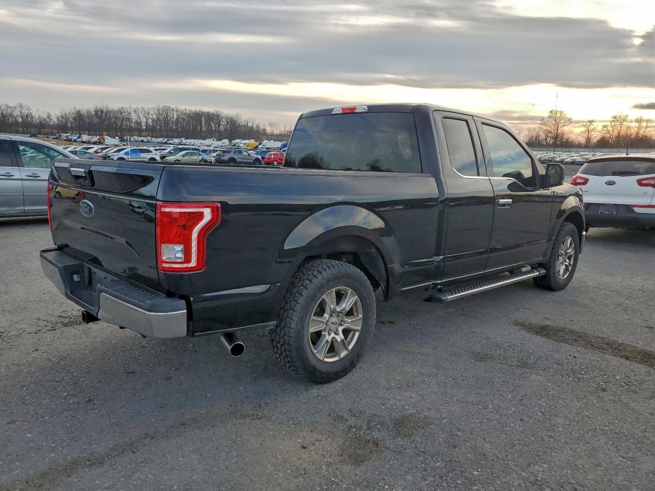 Ford F-150 Super Cab Image 5