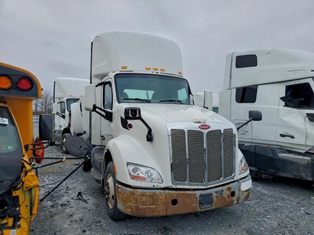  Salvage Peterbilt 579