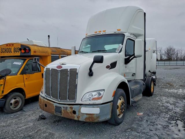 Peterbilt 579 Image 9