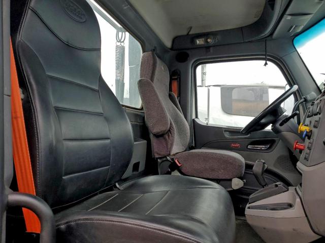 Peterbilt 579 Image 2