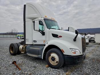  Salvage Peterbilt 579