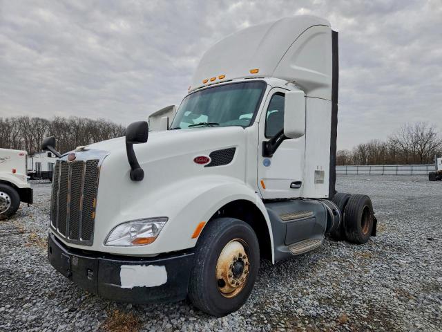 Peterbilt 579 Image 3