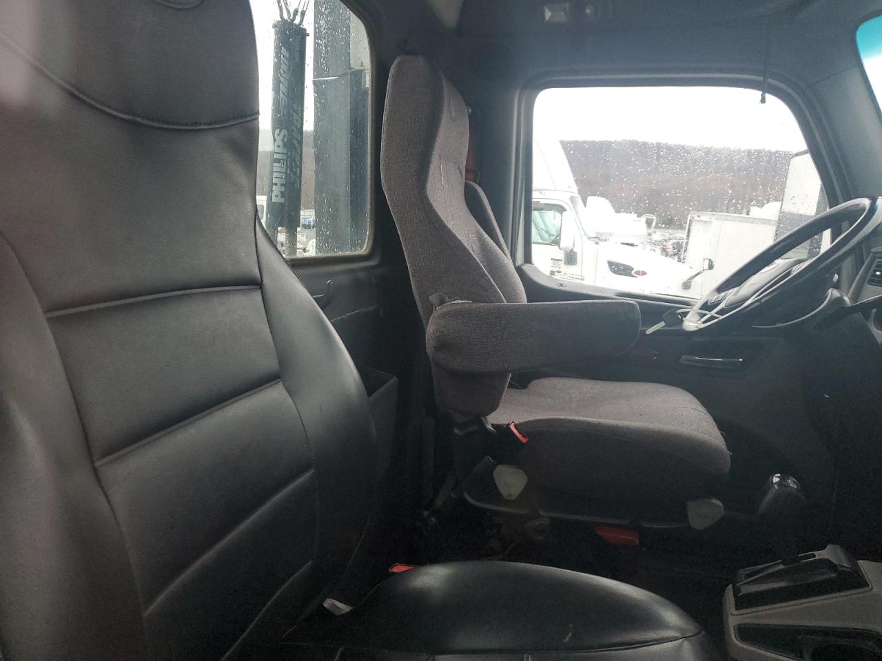 Peterbilt 579 Image 5