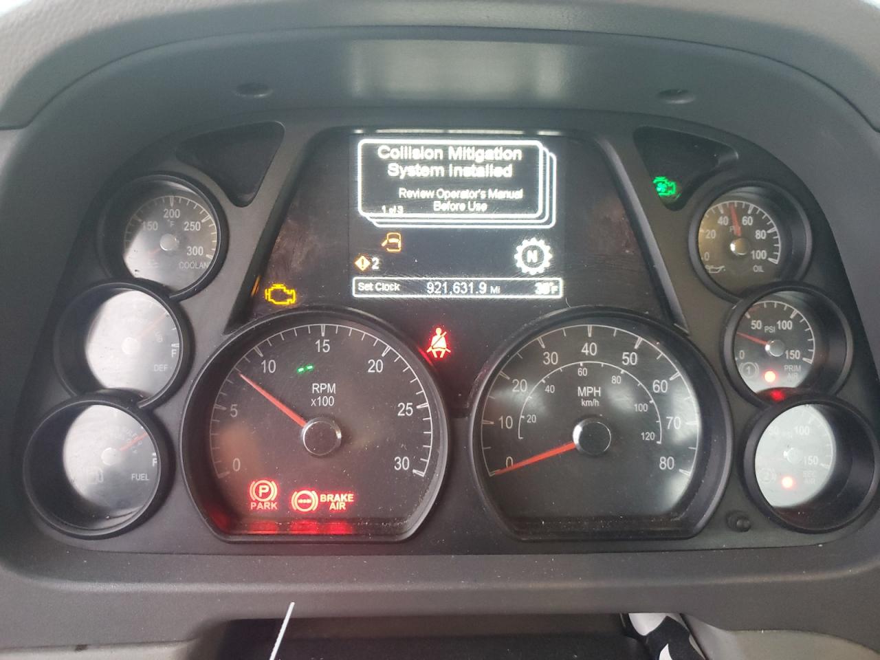 Peterbilt 579 Image 9