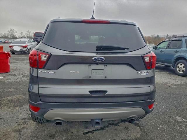 Ford Escape Titanium Image 3