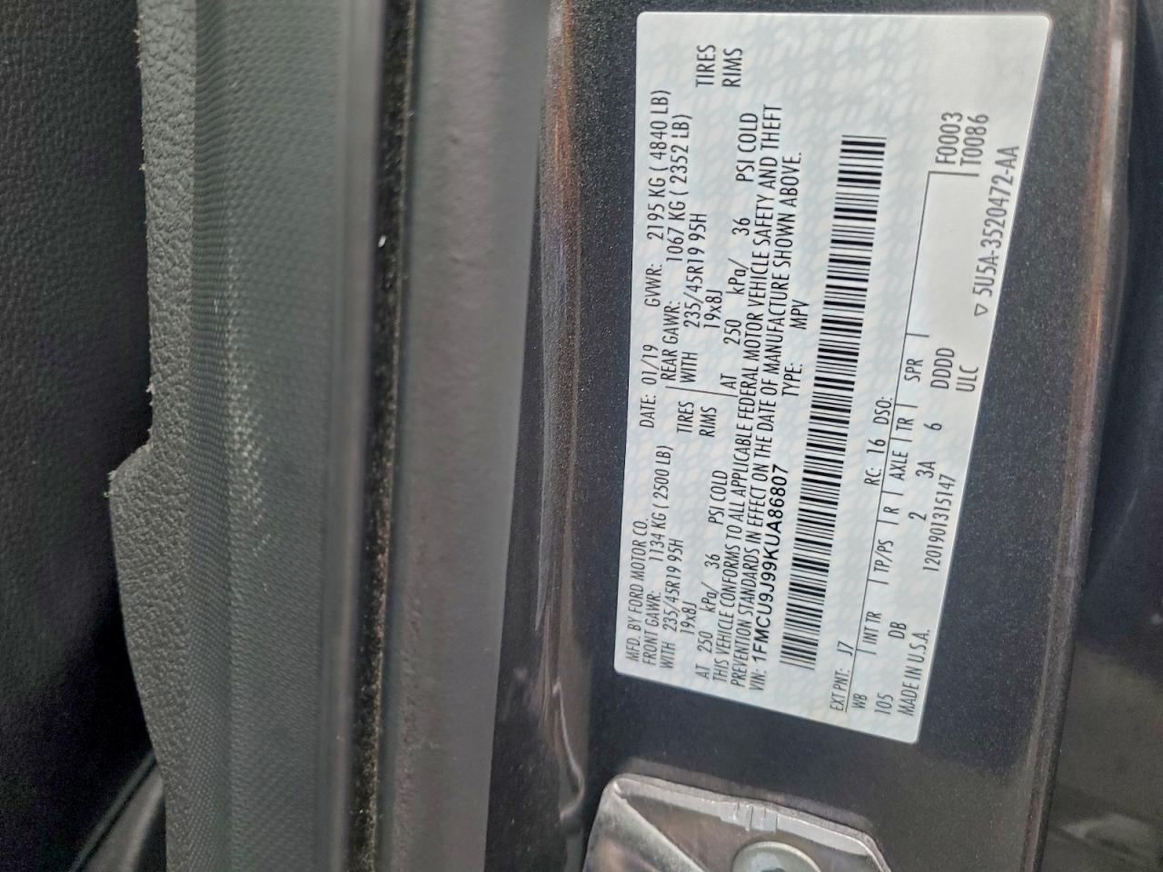 Ford Escape Titanium Image 10