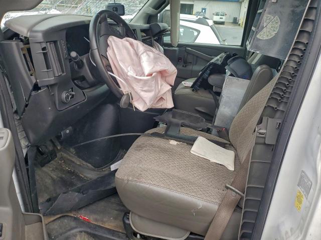 Chevrolet Express Image 12