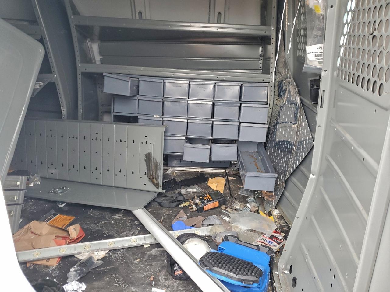 Chevrolet Express Image 8