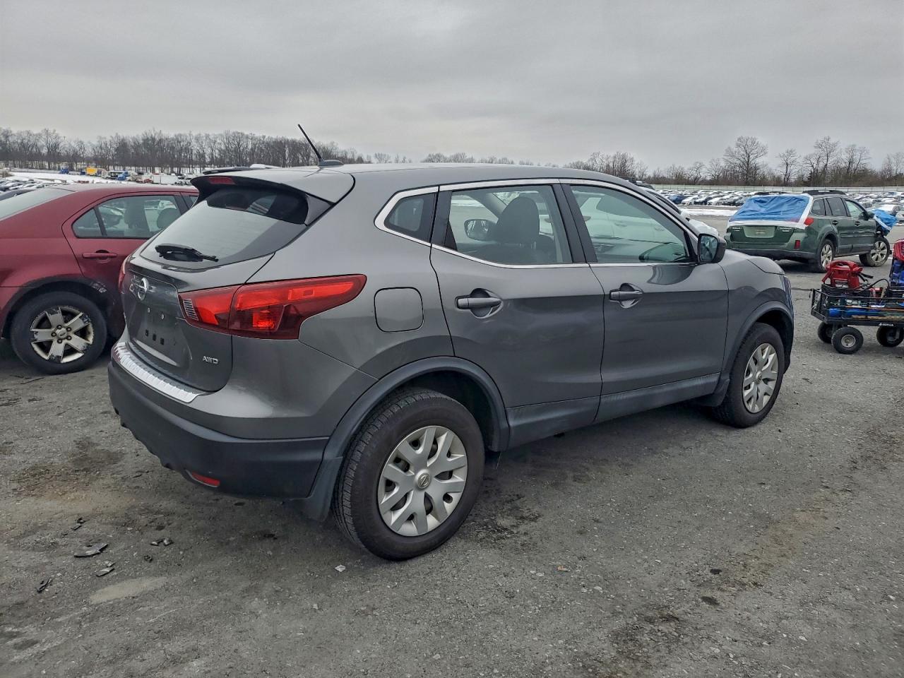 Nissan Rogue S Image 6