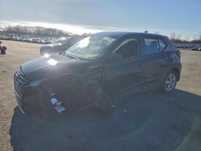  Salvage Nissan Kicks
