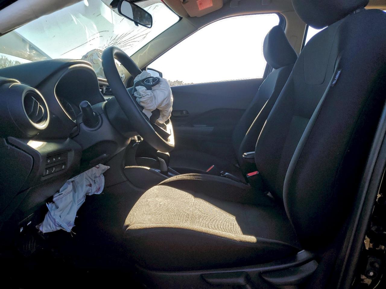 Nissan Kicks S Image 3